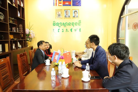 «វិទ្យាស្ថានខុងជឺនៃរាជបណ្ឌិត្យសភាកម្ពុជារៀបចំពិធីចែករង្វាន់ និងបណ្ណសរសើរជូនបេក្ខជនដែលទទួលបានជ័យលាភីក្នុងវគ្គផ្តាច់ព្រ័ត្រនៃកម្មវិធីស្ពានភាសាចិន»