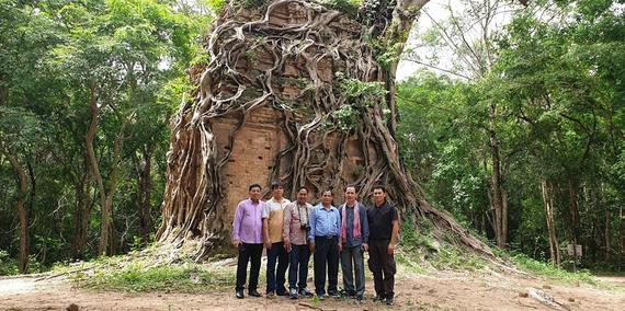 សកម្មភាពចុះស្រាវជ្រាវអំពី៖ «ប្រវត្តិអតីតរាជធានី​និង​ទីក្រុងបុរាណ​នៃអាណាចក្រខ្មែរ» នៅខេត្តកំពង់ធំនិងខេត្តសៀមរាប

ដោយ៖ ហៀង លាងហុង