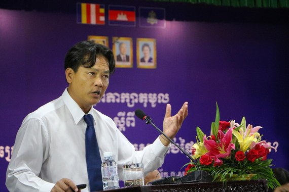 បណ្ឌិតសភាចារ្យ សុខ ទូច៖ វៀតណាមអាចផ្លុំផ្សែងដាក់កម្ពុជា ហើយកម្ពុជាក៏អាចផ្លុំផ្សែងដាក់វៀតណាមវិញដែរ តែការផ្លុំផ្សែងដាក់គ្នា មិនមែនជាដំណោះស្រាយក្នុងសម័យសាកលភាវូបនីយកម្មនោះទេ