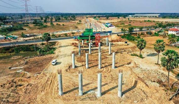 តើស្រីលង្កានិងឡាវ កំពុងជាប់អន្ទាក់បំណុលចិនឬ?
ដោយ៖ លោក អ៊ុច លាង
នាយកដ្ឋានសិក្សាអាស៊ី អាហ្វ្រិក និងមជ្ឍឹមបូព៌ានៃវិទ្យាស្ថានទំនាក់ទំនងអន្តរជាតិកម្ពុជានៃរាជ​បណ្ឌិត្យ​សភាកម្ពុជា