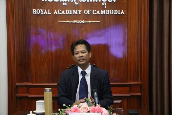 «ឯកឧត្តមបណ្ឌិតសភាចារ្យ សុខ ទូច អញ្ជើញបើកវគ្គបណ្តុះបណ្តាលគ្រូបង្រៀនភាសាចិននៅកម្ពុជា»