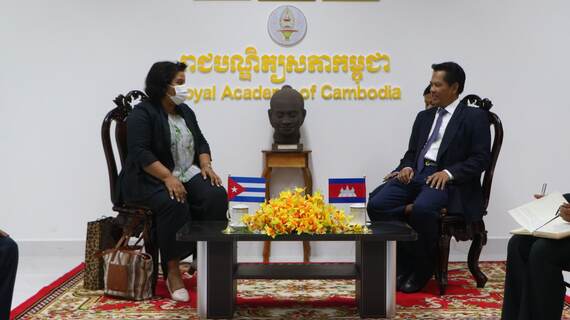 ឯកឧត្ដមបណ្ឌិតសភាចារ្យប្រធានរាជបណ្ឌិត្យសភាកម្ពុជាទទួលជួប និងពិភាក្សាការងារជាមួយលោកជំទាវ LIURKA RODRIGUEZ BARRIOS ឯកអគ្គរដ្ឋទូតសាធារណរដ្ឋគុយបា ប្រចាំព្រះរាជាណាចក្រកម្ពុជា