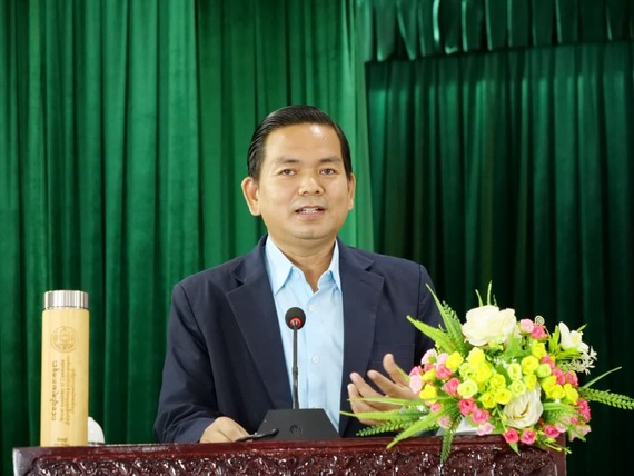 Cambodia between China and the United States.