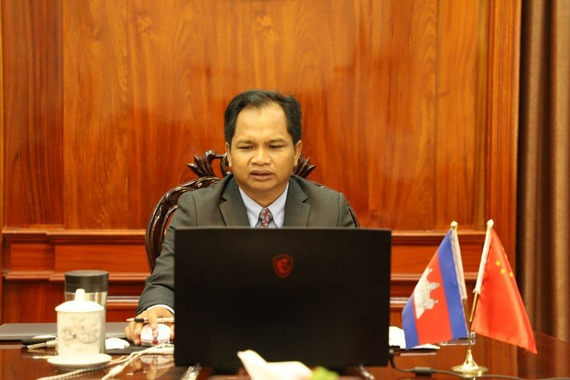 «ឯកឧត្តមបណ្ឌិត យង់ ពៅ បានអញ្ជើញ ថ្លែងសុន្ទរកថាបើកវគ្គបណ្តុះបណ្តាលគ្រូបង្រៀនក្នុងតំបន់នៅកម្ពុជា តំណាងឯកឧត្តមបណ្ឌិតសភាចារ្យ សុខ ទូច ប្រធានរាជបណ្ឌិត្យសភាកម្ពុជា»