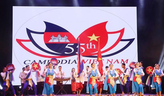 សប្តាហ៍វប្បធម៌ កម្ពុជា-វៀតណាម និង ចក្ខុវិស័យអាស៊ាន២០២៥  

ដោយ៖ លោក អ៊ុច លាង អ្នកសិក្សាស្រាវជ្រាវនៃនាយកដ្ឋានសិក្សាអាស៊ី អាហ្វ្រិក និងមជ្ឈិមបូព៌ា 
នៃវិទ្យាស្ថានទំនាក់ទំនងអន្តរជាតិនៃកម្ពុជា នៃរាជបណ្ឌិត្យសភាកម្ពុជា