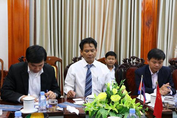 «កម្ពុជា តាមរយៈរាជបណ្ឌិត្យសភាកម្ពុជានឹងមានដៃគូបើកវេទិកាសិក្សាភាសាចិនតាមបច្ចេកវិទ្យា អនឡាញ(Online) និងសិក្សាទីផ្សារភាគហ៊ុននានា...»