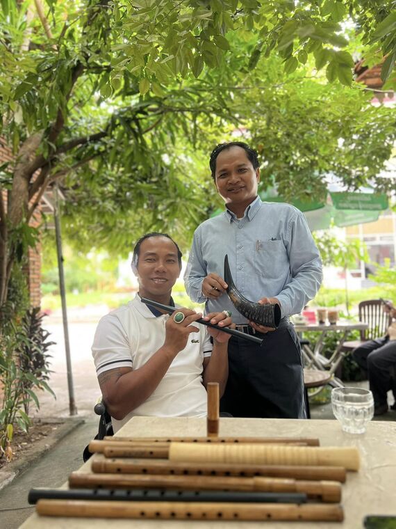 «ឯកឧត្ដមបណ្ឌិត យង់ ពៅ៖ ស្រឡាញ់ ស្នេហាវប្បធម៌ជាតិ រួមគ្នាគិត រួមគ្នាធ្វើ រួមគ្នាលើកតម្កើង រួមគ្នាគាំទ្រផង»