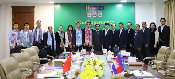 ឯកឧត្ដមបណ្ឌិត យង់ ពៅ ទទួលជួបនិងពិភាក្សាការងារជាមួយប្រតិភូសាកលវិទ្យាល័យគួយចូវ