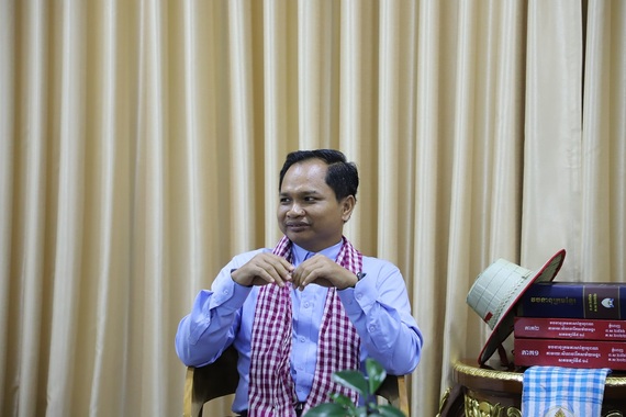 ឯកឧត្តមបណ្ឌិត យង់ ពៅ៖ ការប្រោះព្រំទឹកជាទំនៀមទម្លាប់មានក្នុងសង្គមខ្មែរយូរមកហើយ តែការបាញ់ទឹកដោយកាំភ្លើងបាញ់ទឹក ឬគប់ទឹក មិនមែនជាវប្បធម៌ខែ្មរទេ