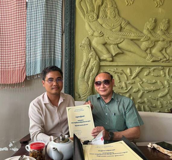 ឯកឧត្តមបណ្ឌិត ឡេង សុជា បានផ្តល់សៀវភៅចំនួន៣០ក្បាល ដល់លេខាធិការដ្ឋាននៃក្រុមប្រឹក្សាបណ្ឌិតសភាចារ្យ