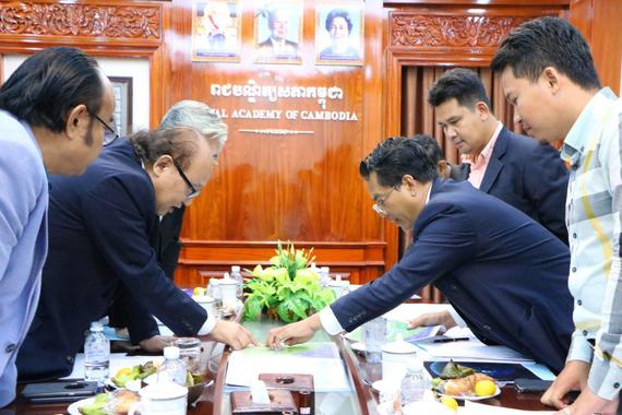 «រាជបណ្ឌិត្យសភាកម្ពុជា ប្រជុំជាមួយដៃគូក្នុងការអភិរក្សធនធានធម្មជាតិនិងសត្វព្រៃដែលជិតផុតពូជនៅក្នុងឧទ្យានរាជបណ្ឌិត្យសភាកម្ពុជា តេជោសែន ឫស្សីត្រឹប»