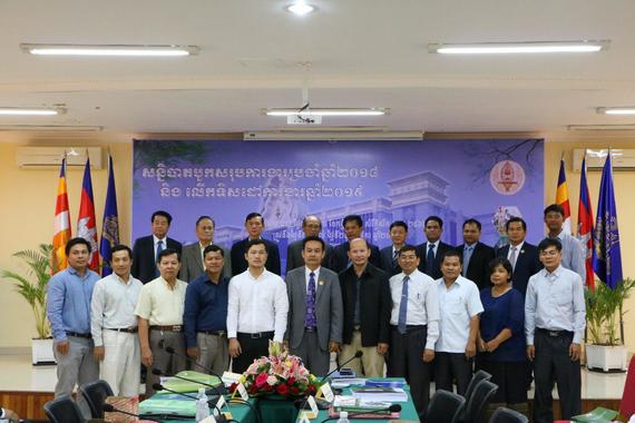 «ថ្នាក់ដឹកនាំ និងមន្ត្រីវិទ្យាស្ថានទំនាក់ទំនងអន្តរជាតិកម្ពុជា៧រូប ទទួលបានគ្រឿងឥស្សរិយយស, មេដាយការងារ, បណ្ណសរសើរ និងលិខិតសរសើរ»