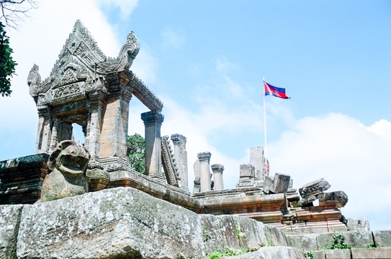 «៥៦ឆ្នាំមុន ទង់ជាតិកម្ពុជាដំបូងបានបង្ហូតនៅលើប្រាសាទព្រះវិហារ៖ ៥ មករា ១៩៦៣ - ៥ មករា ២០១៩»