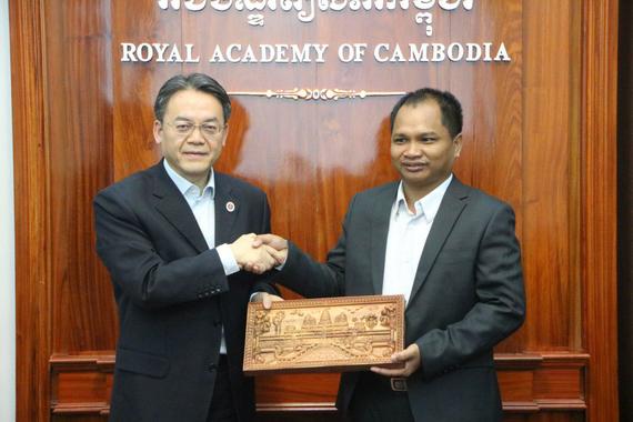 «ដំណើរទស្សនកិច្ចសាកលវិទ្យាធិការនៃ Southwest University នៅរាជបណ្ឌិត្យសភាកម្ពុជា»