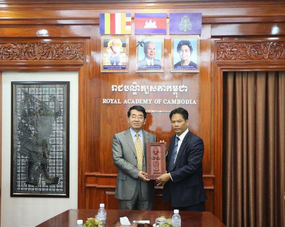 «សាកលវិទ្យាល័យ Northwestern Polytechnical University មកបំពេញទស្សនកិច្ចនៅរាជ
បណ្ឌិត្យសភាកម្ពុជា»
 
ដោយ៖ ស៊ឺន សម