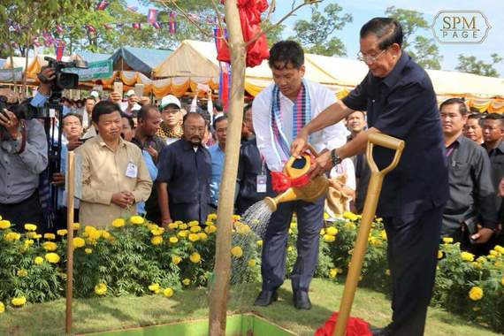 «ផ្លូវក្រវាត់ឧទ្យាន និងហេដ្ឋារចនាសម្ព័ន្ធផ្ទៃក្នុងឧទ្យាន នឹងចាប់ផ្តើមកសាងក្នុងពេលឆាប់ៗនេះ Boundary roads for conservation will be built soon...»

ដោយ៖ ស្រី សីហា