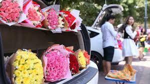 «ឥទ្ធិពលនៃបុណ្យនៃសេចក្ដីស្រឡាញ់ (Valentine's Day)»

ដោយ បណ្ឌិត ឈត ប៊ុនថង
ប្រធានផ្នែកទំនាក់ទំនងវប្បធម៌ អប់រំ និងទេសចរណ៍ នៃវិទ្យាស្ថានទំនាក់ទំនងអន្តរជាតិកម្ពុជា នៃរាជបណ្ឌិត្យសភាកម្ពុជា