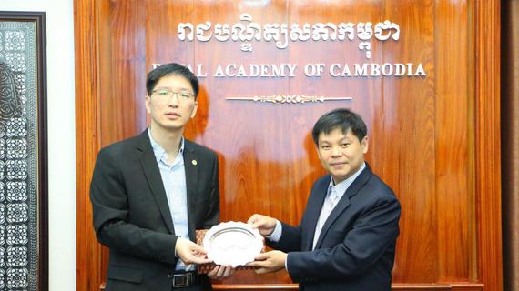 «មជ្ឈមណ្ឌលសិក្សាចិននៃរាជបណ្ឌិត្យសភាកម្ពុជា ជួបពិភាក្សាជាមួយប្រតិភូសាកលវិទ្យាល័យ ហ័រ ឈាវ »