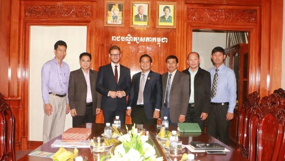 «កិច្ចសហប្រតិបត្តិការរវាងមូលនិធិខុនរ៉ាដ អាដិនណូអ៊ែររបស់អាល្លឺម៉ង់ និងវិទ្យាស្ថានទំនាក់ទំនងអន្តរជាតិកម្ពុជា»