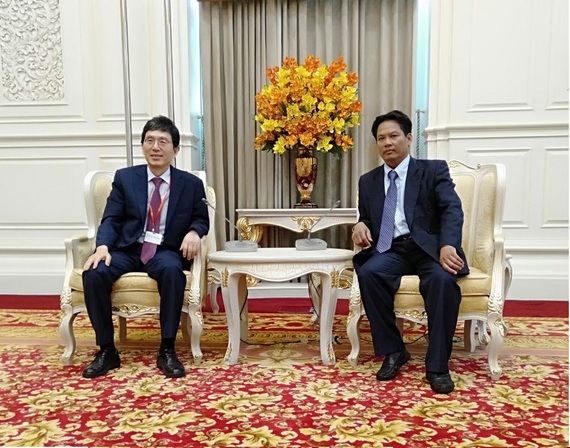 «ទិដ្ឋភាពខ្លះមុនពិធីចុះអនុស្សរណៈយោគយល់រវាងស្ថាប័នស្រាវជ្រាវធំទាំងពីរ កម្ពុជា-កូរ៉េ ពីវិមានសន្តិភាព»