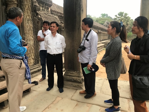 «សកម្មភាពចុះសិក្សាស្រាវជ្រាវគម្រោងស្តីពី «ចម្លាក់អប្សរានៅប្រាសាទ​ អង្គរវត្ត៖ សិល្បៈតែងលម្អសក់ និងការរចនាសំពត់»