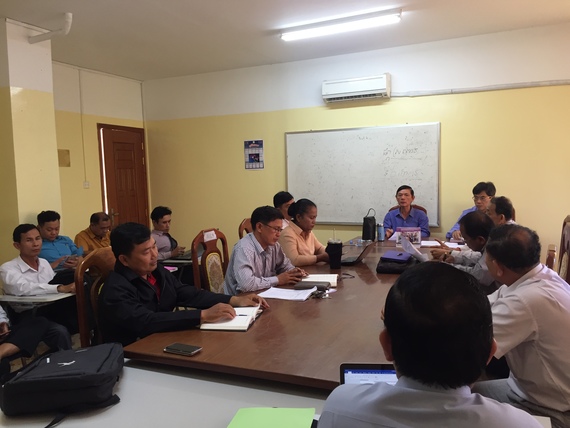 «ប្រជុំប្រចាំសប្តាហ៍របស់វិទ្យាស្ថានមនុស្សសាស្រ្តនិងវិទ្យាសាស្រ្តសង្គម»