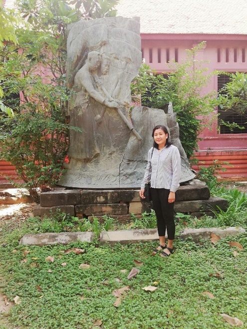 «វិមានរំឭកដល់អ្នកស្លាប់ក្នុងសង្គ្រាមលោកលើកទី១» ភាគបញ្ចប់

អត្ថបទចងក្រងដោយ៖ លោកស្រី ស៊ន ច័ន្ទអមរា មន្ត្រីលេខាធិការដ្ឋាននៃក្រុមប្រឹក្សាបណ្ឌិតសភាចារ្យ នៃរាជបណ្ឌិត្យសភាកម្ពុជា