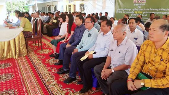 អគ្គលេខាធិការរាជបណ្ឌិត្យសភាកម្ពុជា ចូលរួមពិធីប្រគល់រង្វាន់ជូនសិស្សនិទ្ទេស A សិស្សពូកែ និងគ្រូបង្រៀនឆ្នើម ២៨៣នាក់នៅស្រុកត្រាំកក់