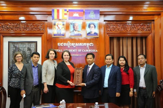 ឯកឧត្ដមបណ្ឌិតសភាចារ្យ សុខ ទូច ទទួលជួបពិភាក្សាការងារជាមួយនឹងមន្ត្រីក្រសួងការបរទេសសហរដ្ឋអាម៉េរិក និងមន្ត្រីស្ថានទូតសហរដ្ឋអាម៉េរិកប្រចាំព្រះរាជាណាចក្រកម្ពុជា