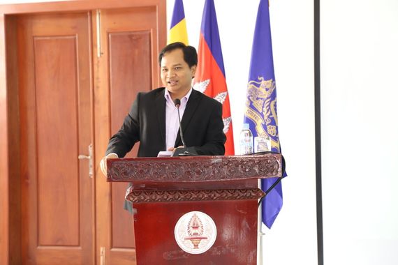 «ឯកឧត្តមបណ្ឌិត យង់ ពៅ ណែនាំនិស្សិតឱ្យប្រកាន់ភ្ជាប់គោលការណ៍វិទ្យាសាស្រ្ត ដើម្បីរួមចំណែកអភិវឌ្ឍសង្គមជាតិ »