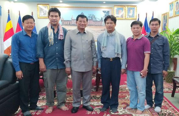 «ឯកឧត្តមបណ្ឌិតសភាចារ្យ សុខ ទូច អញ្ជើញចូលជួបពិភាក្សាការងារ និងយកទឹកដោះគោ តេជោសែនឫស្សីត្រឹប ជូនអភិបាលនៃគណៈអភិបាលខេត្តព្រះវិហារ»