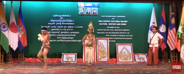 ការសម្ដែងសិល្បៈក្បាច់ហៀន របស់លោក រ៉េត សាមុត ក្នុងសន្និសីទអន្ដរជាតិលើកទី១៤ ស្ដីពី៖ «តម្លៃវប្បធម៌អាស៊ីប៉ាស៊ីហ្វិក៖ វប្បធម៌ ប្រវត្តិ និងមោទកភាព» សៀមរាប 