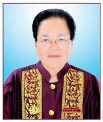 បណ្ឌិតសភាចារ្យ ខ្លូត ធីតា